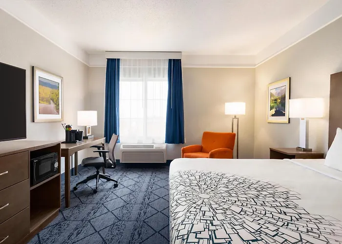 La Quinta Inn And Suites By Wyndham At Watiki Waterpark